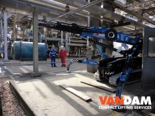 Hoeflon C30e Van Dam Compact Lifting Services
